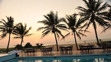 Outdoor pool, sun loungers