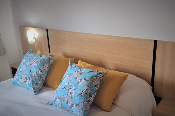 Apartamento superior | 1 quarto, cofres nos quartos, cortinas blackout, Wi-Fi de cortesia