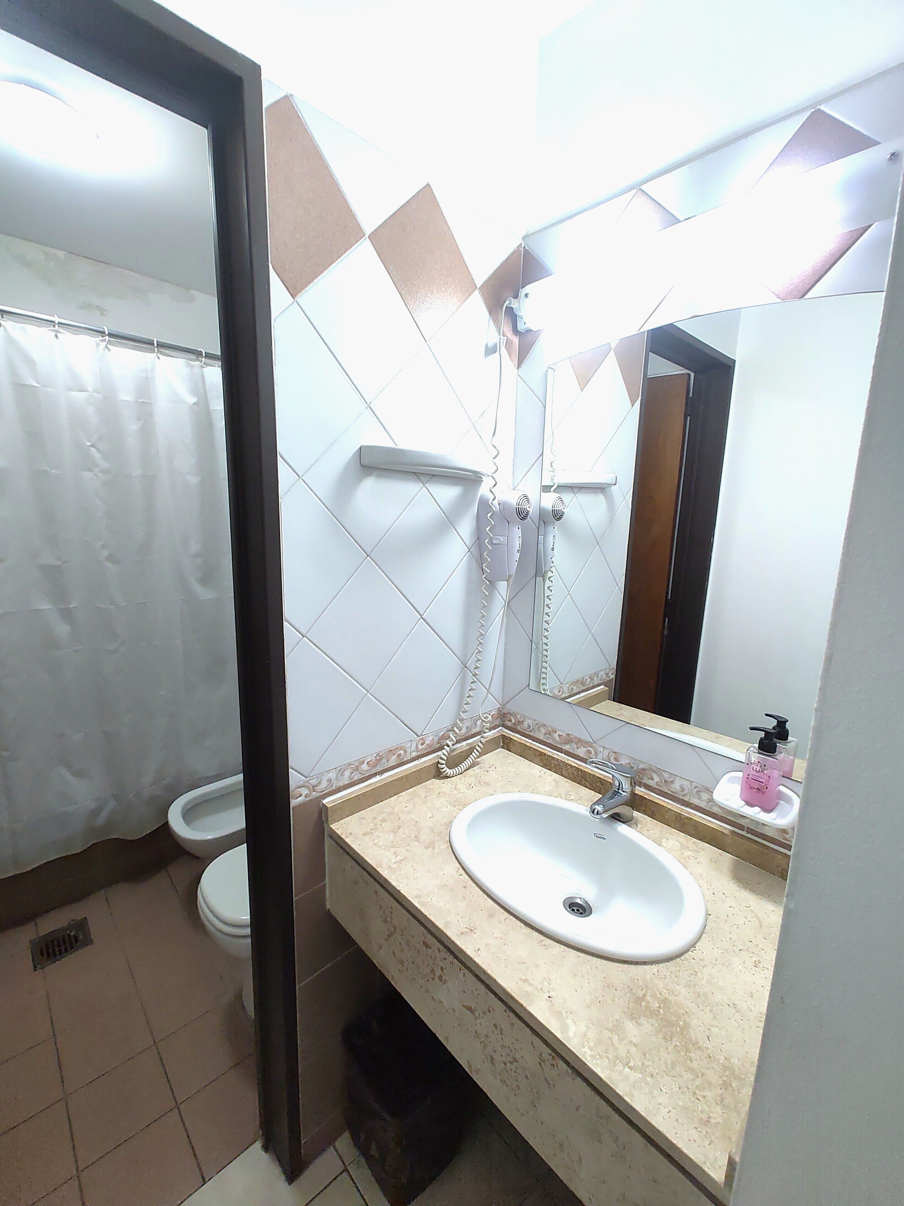 Appartamento Executive | Bagno | Combinazione doccia/vasca, set di cortesia gratuito, asciugacapelli