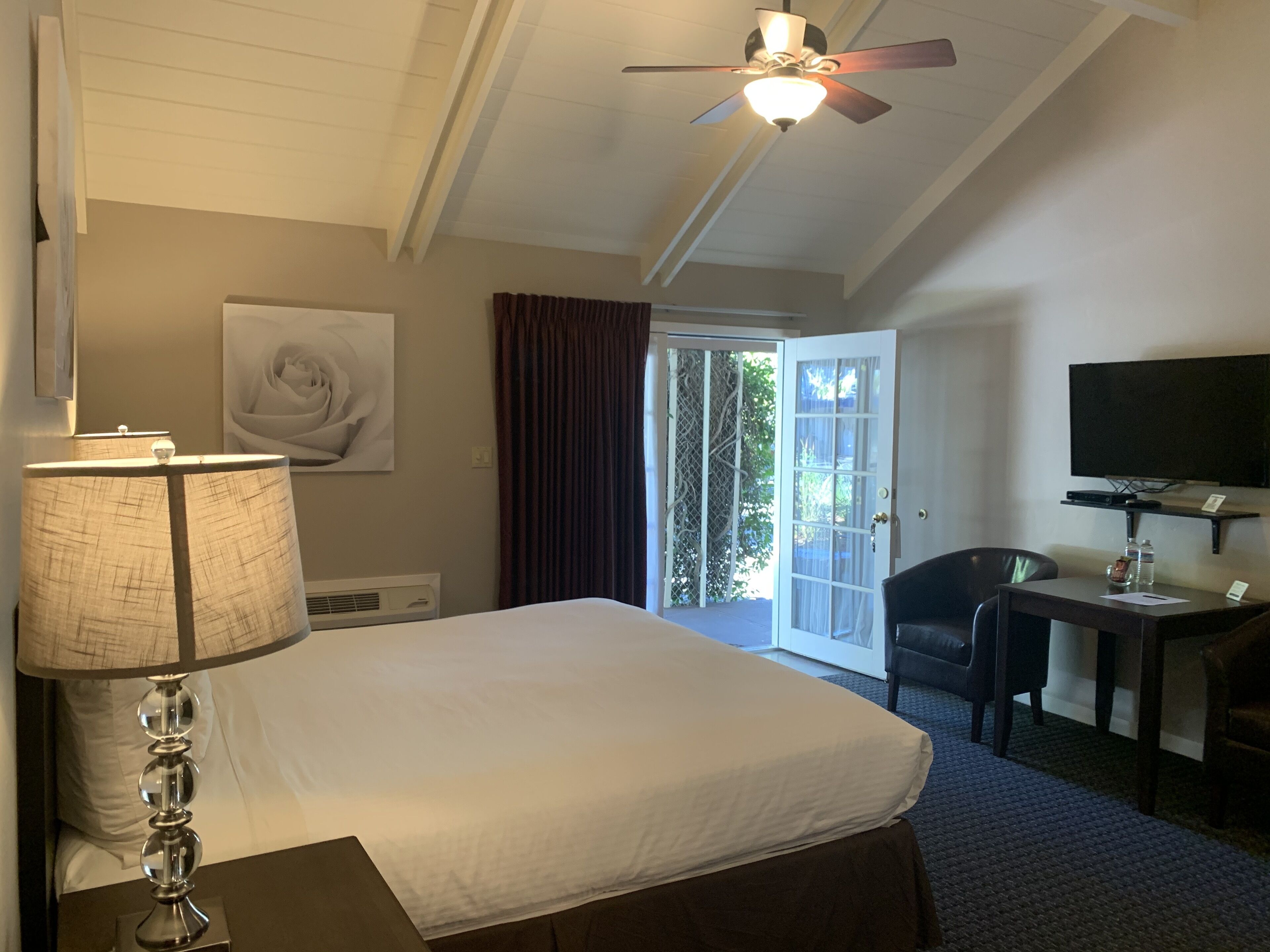 superior room, 1 king bed | 1 bedroom, desk, laptop workspace, free wifi