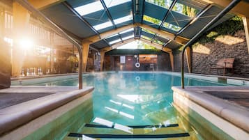 Indoor pool, pool loungers