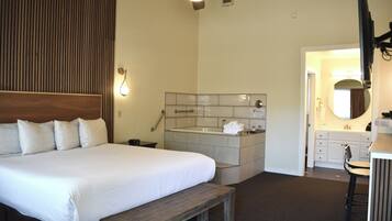 Quarto luxo | 1 quarto, escrivaninha, espaço de trabalho para notebook