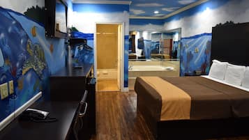 Rom, 1 kingsize-seng, massasjebadekar | Utsikt fra rommet