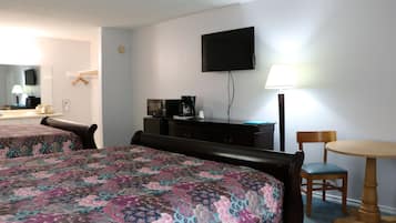 Traditionellt dubbelrum - 2 queensize-sängar - kylskåp och mikrovågsugn - bottenvåning | Gratis wi-fi och sängkläder