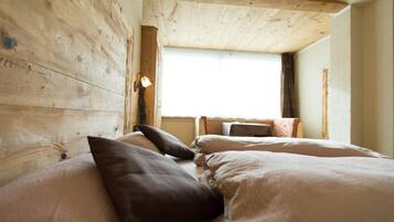 Una cassaforte in camera, una scrivania