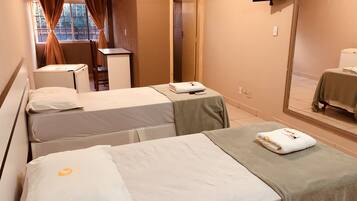 Standard Twin Room | Minibar, desk, blackout drapes, free WiFi