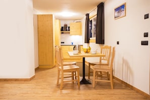 Apartamento, cozinha americana (4 people) | Cozinha privada | Chaleira elétrica