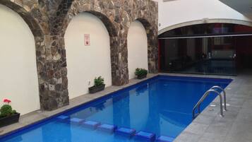 Kolam renang terbuka