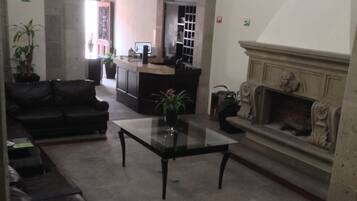 Área de estar no saguão