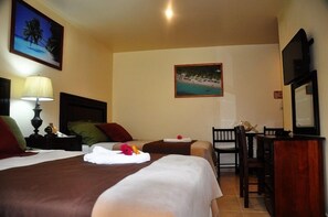 Habitación triple, 2 camas Queen size | Ropa de cama de alta calidad y wifi gratis