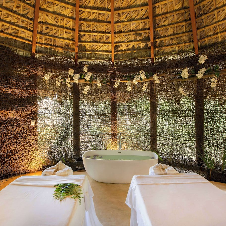 Couples treatment rooms, sauna, hot tub, steam room, body treatments