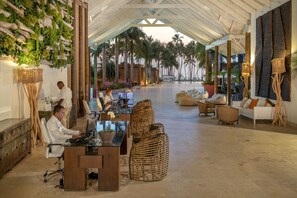 Lobby - Viva V Samana by Wyndham, A Trademark Adults All Inclusive (Las Terrenas)