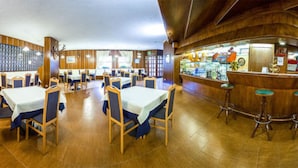 Bar (on property) - Hotel Alaska (Livigno)