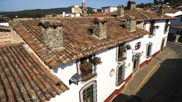 Vista frontal de la propiedad