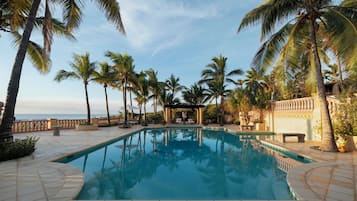 Outdoor pool, pool loungers