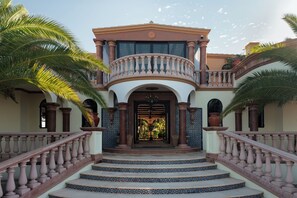 Front of property - La Valise Los Cabos, Member of Small Luxury Hotels (Vinorama)