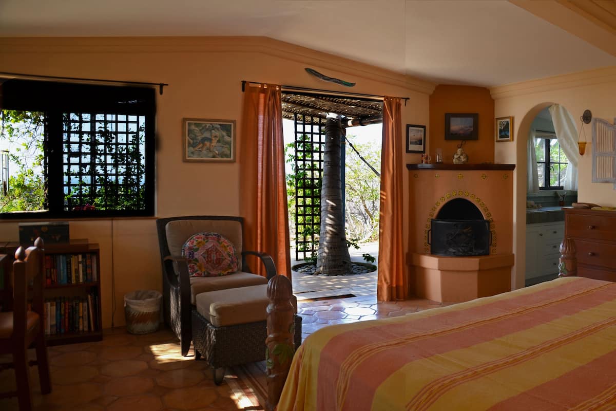 Casa | Biancheria da letto di alta qualità, minibar, una cassaforte in camera