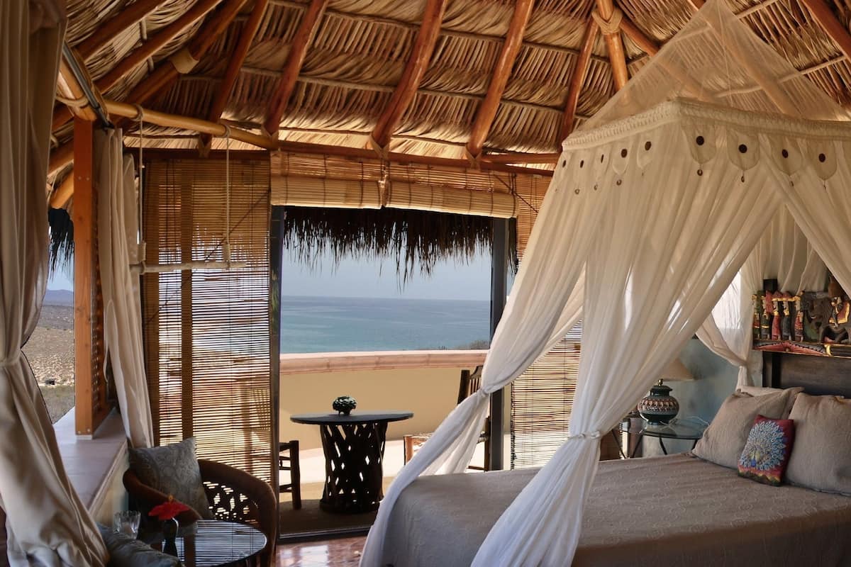 Camera, 1 letto queen, vista oceano | Biancheria da letto di alta qualità, minibar, una cassaforte in camera