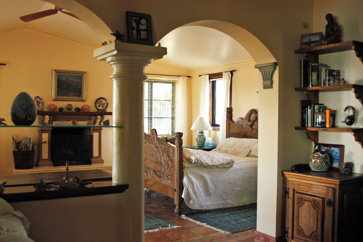 Casita Dos Sur | Egyptian cotton sheets, premium bedding, memory-foam beds, minibar