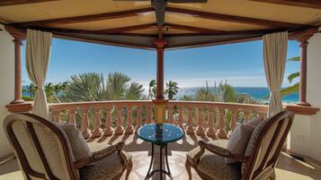 Penthouse Panoramique, 1 chambre, coin cuisine, vue océan | Terrasse/Patio