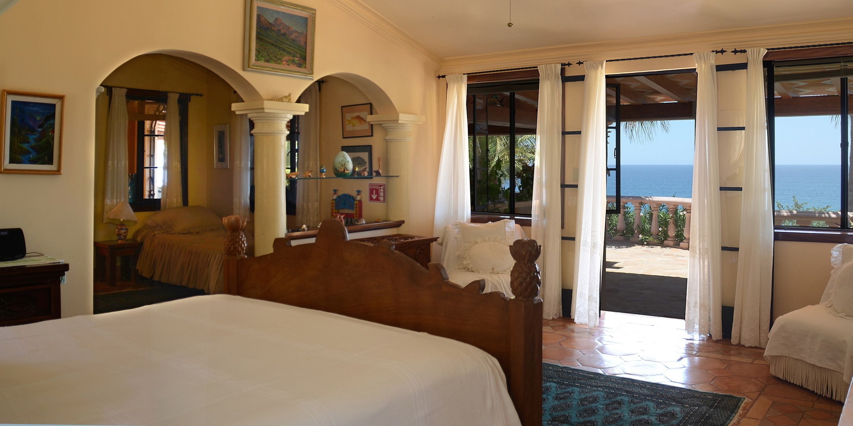 Casita Dos Sur | Egyptian cotton sheets, premium bedding, memory foam beds, minibar