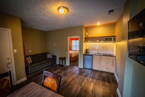 Kitchen Suite 1 | Living room