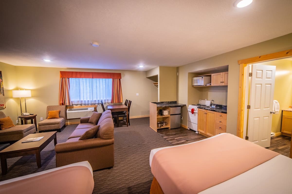 Fireplace Suite -Not Dog/Pet Friendly | 1 bedroom, hypo-allergenic bedding, iron/ironing board, free WiFi