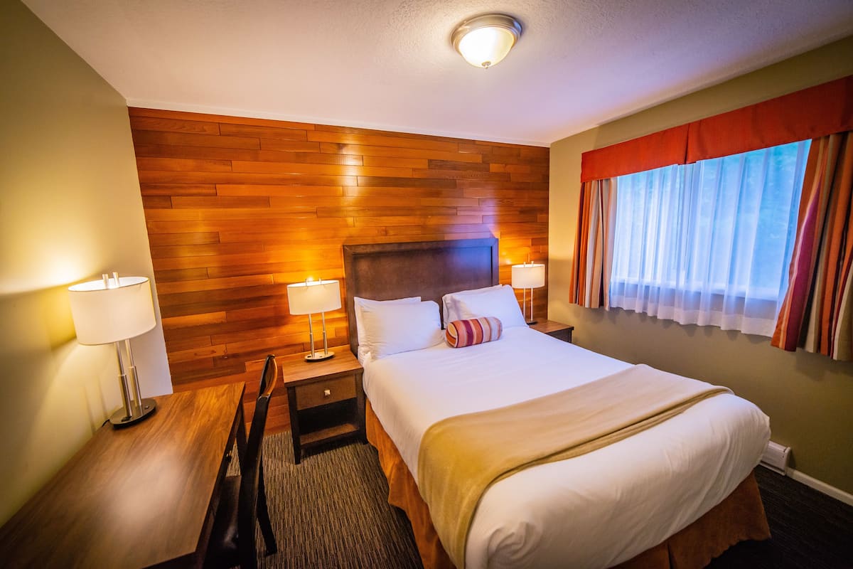 Kitchen Suite 2 | 1 bedroom, hypo-allergenic bedding, iron/ironing board, free WiFi
