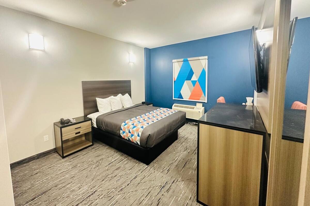 Rom – superior (Barrio Free Room,1 Queen Bed) | Skrivebord, blendingsgardiner, strykejern/-brett og wi-fi (inkludert)