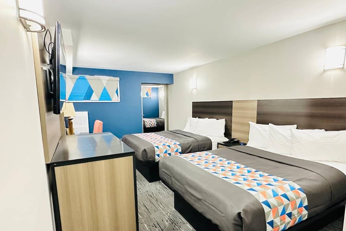 Standard Basement Room, 3 Queen Beds | Desk, blackout drapes, iron/ironing board, free WiFi