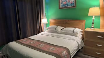 Deluxe Room | 1 bedroom, iron/ironing board, free WiFi, bed sheets