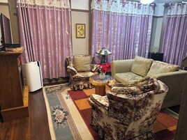 Suite ejecutiva, vistas al mar | 1 dormitorio, tabla de planchar con plancha, wifi gratis y ropa de cama