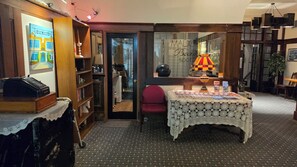 Reception - Rodmay Heritage Hotel (Powell River)