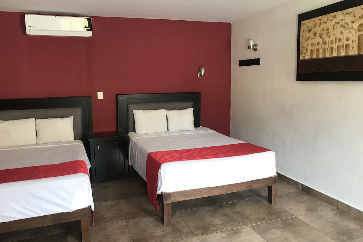 Phòng, 2 giường đơn | Bàn ủi/dụng cụ ủi quần áo, bộ trải giường
