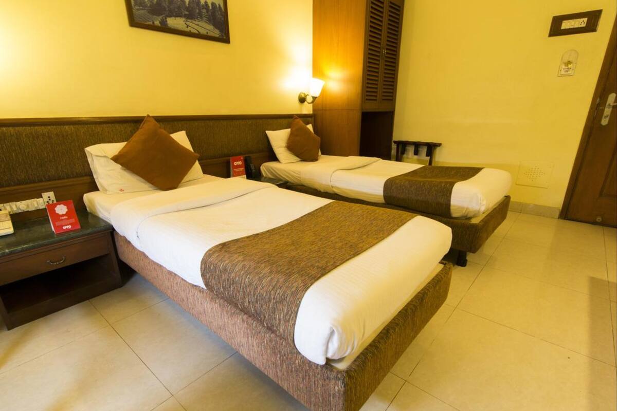 Deluxe Room | Minibar, desk, iron/ironing board, free WiFi