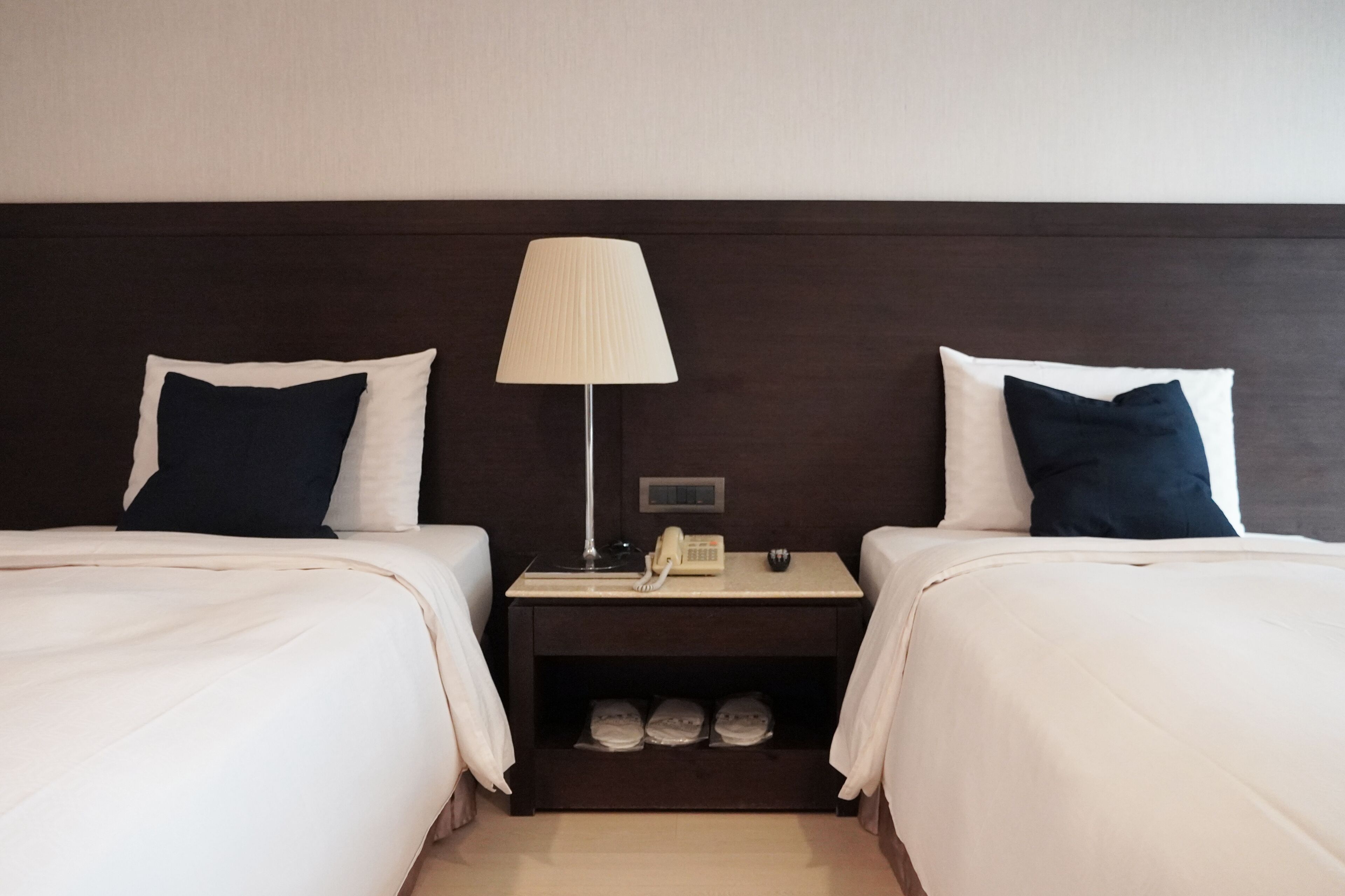standard triple room | premium bedding, minibar, in-room safe, desk