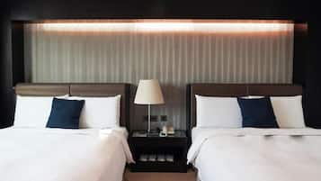 Love-River Suite | Premium bedding, minibar, in-room safe, desk
