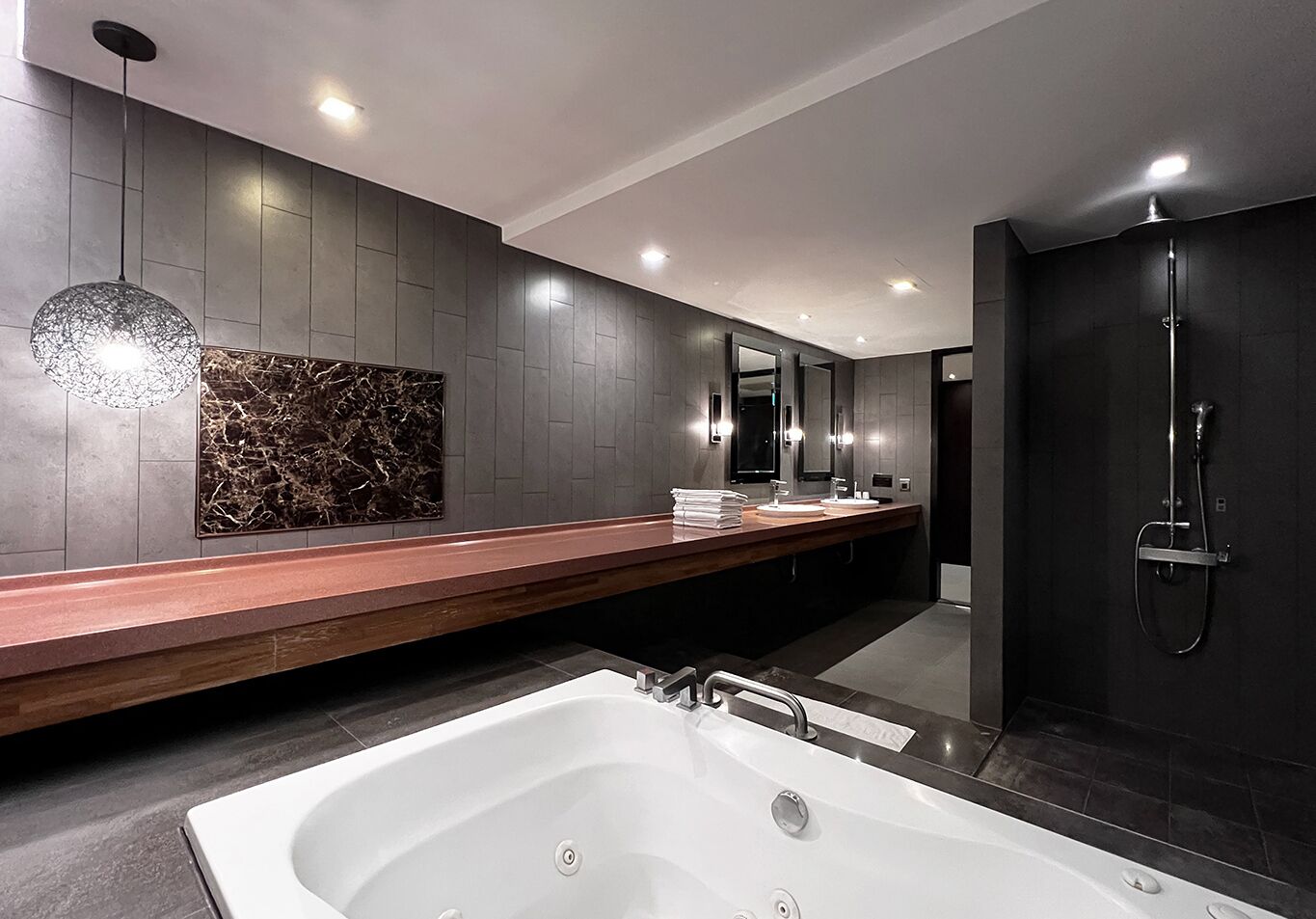 Love-River Suite | Bathroom | Separate bathtub and shower, deep-soaking bathtub, rainfall showerhead