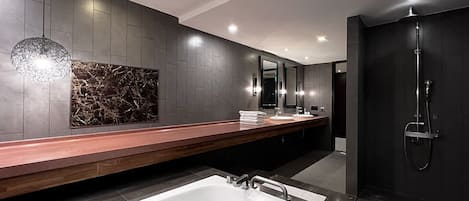 Love-River Suite | Bathroom | Separate bathtub and shower, deep-soaking bathtub, rainfall showerhead