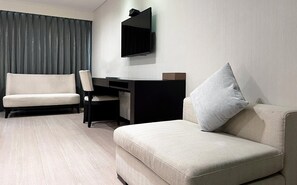 Deluxe Quadruple Room | Premium bedding, minibar, in-room safe, desk - Talmud Hotel Kaohsiung LoveRiver (Kaohsiung)
