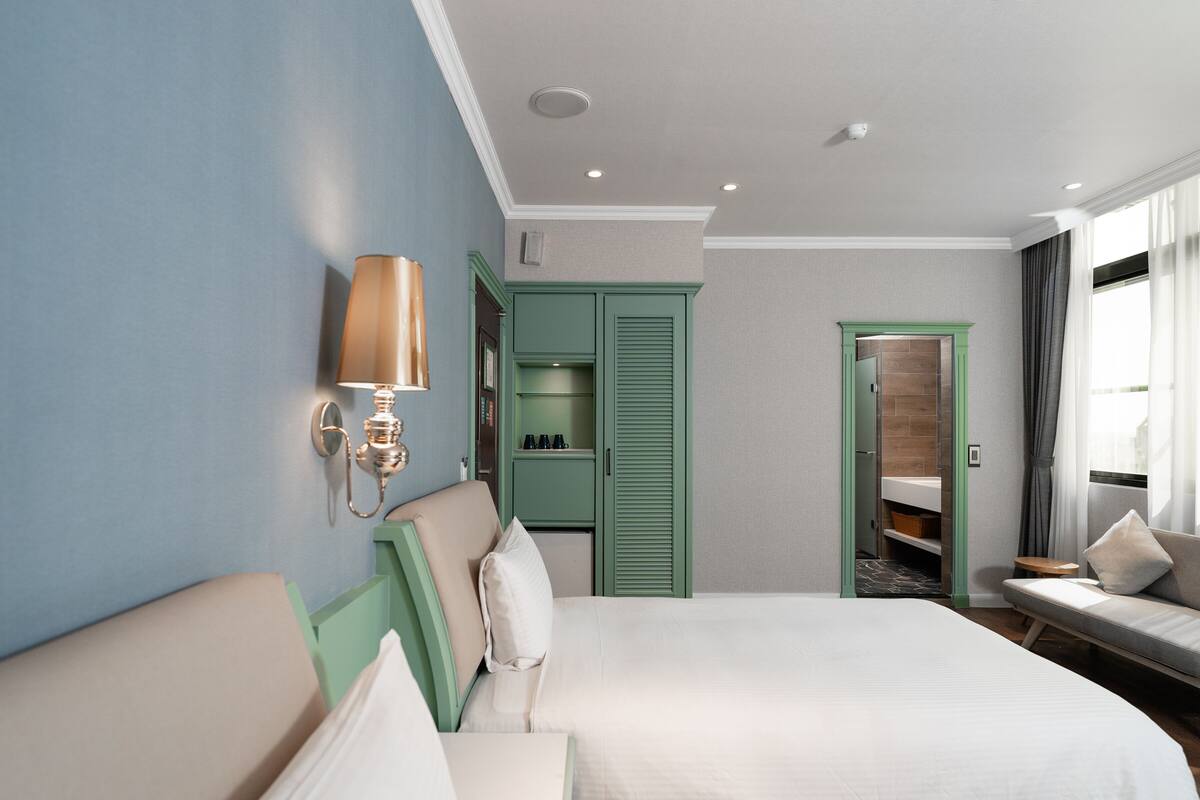 Egyptian cotton sheets, premium bedding, down comforters