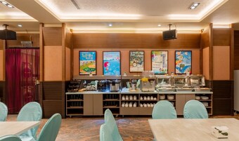 Café da manhã com buffet todos os dias mediante uma taxa