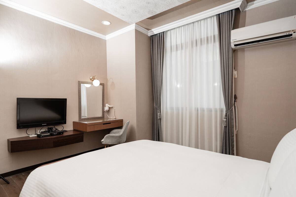 Egyptian cotton sheets, premium bedding, down comforters