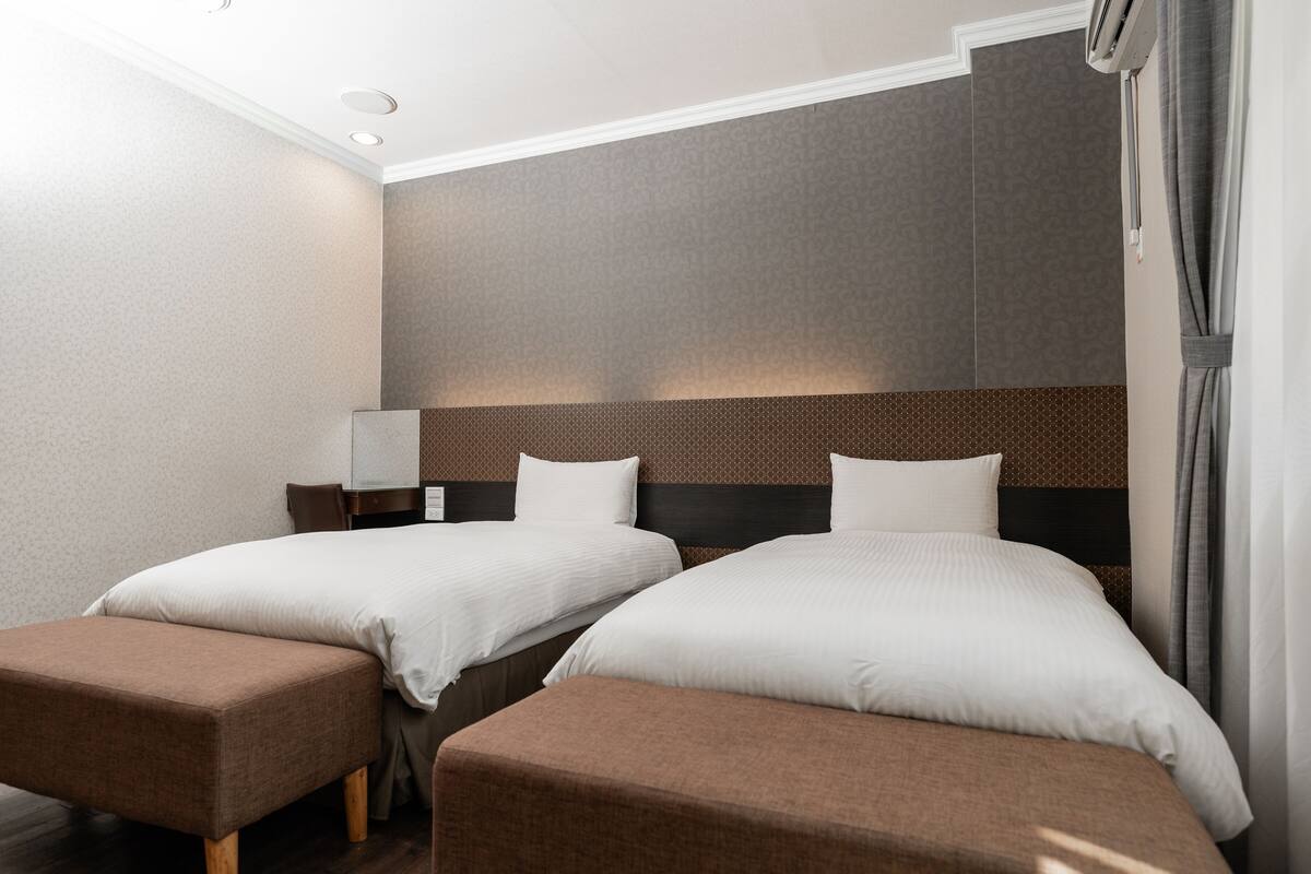 Egyptian cotton sheets, premium bedding, down comforters