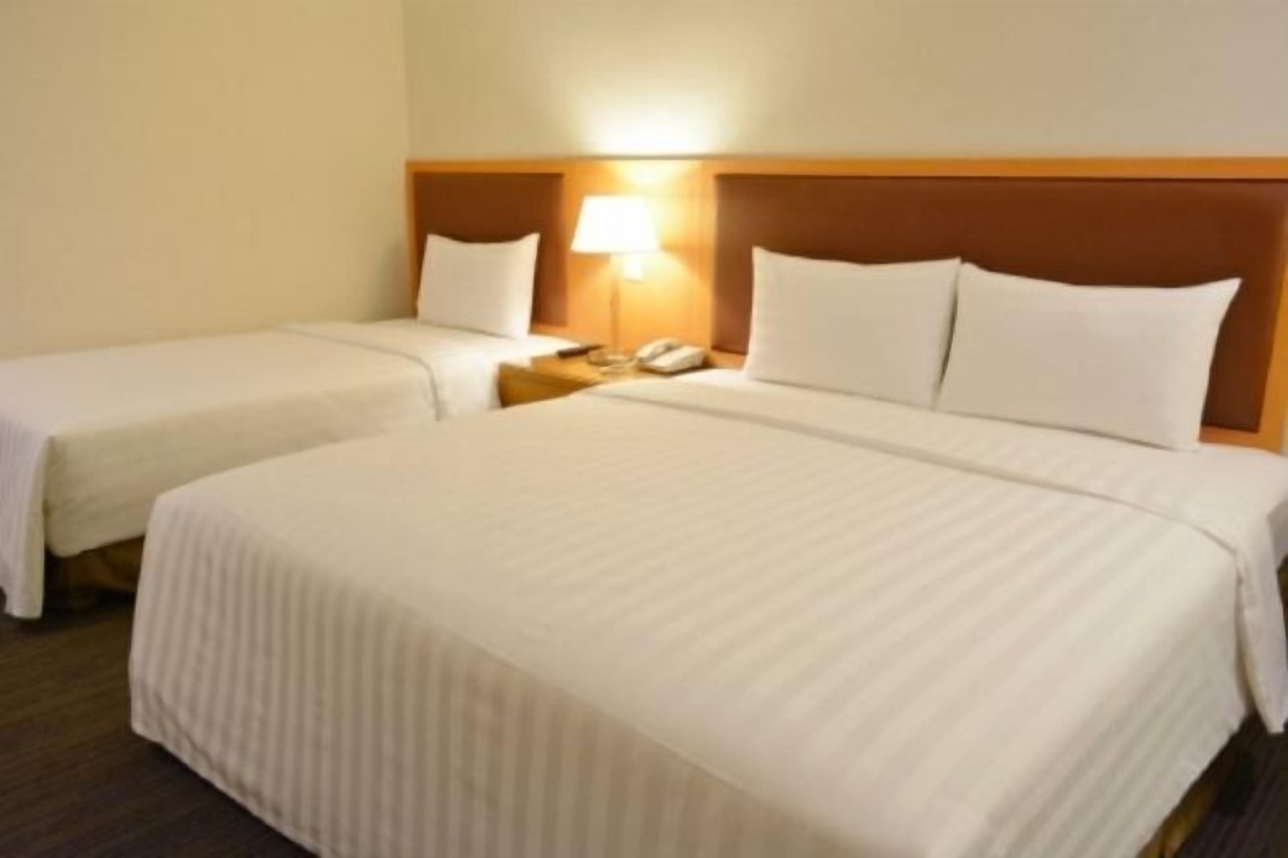 Down comforters, in-room safe, desk, blackout drapes