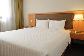 Standard Double Room, 1 Queen Bed | Down comforters, in-room safe, desk, blackout drapes - Fuward Hotel Tainan (Tainan)