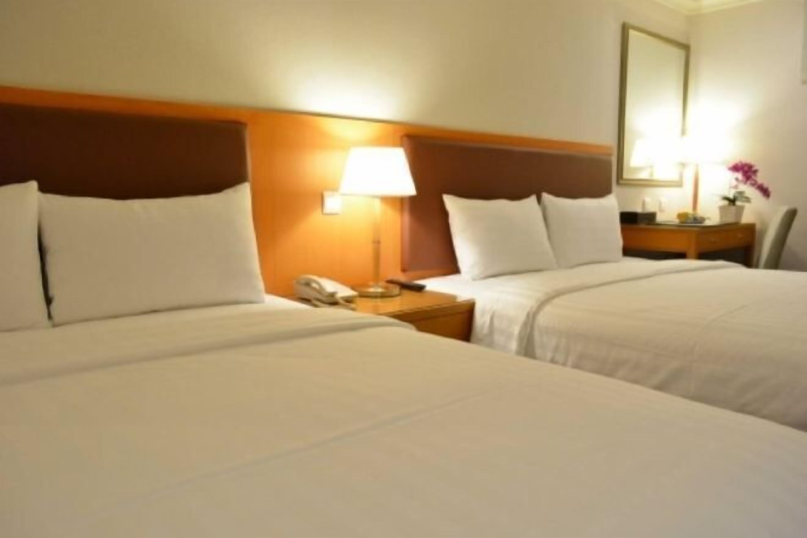 Down comforters, in-room safe, desk, blackout drapes