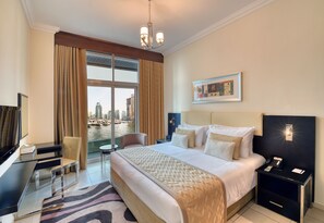 Deluxe One Bedroom Apartment with Free beach Transfer and 15% F &B Discount - Pearl Marina Hotel Apartments (Dubai)