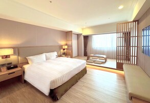 日式雙人房 | 羽絨被、房內夾萬、手提電腦工作空間、遮光窗簾/窗簾