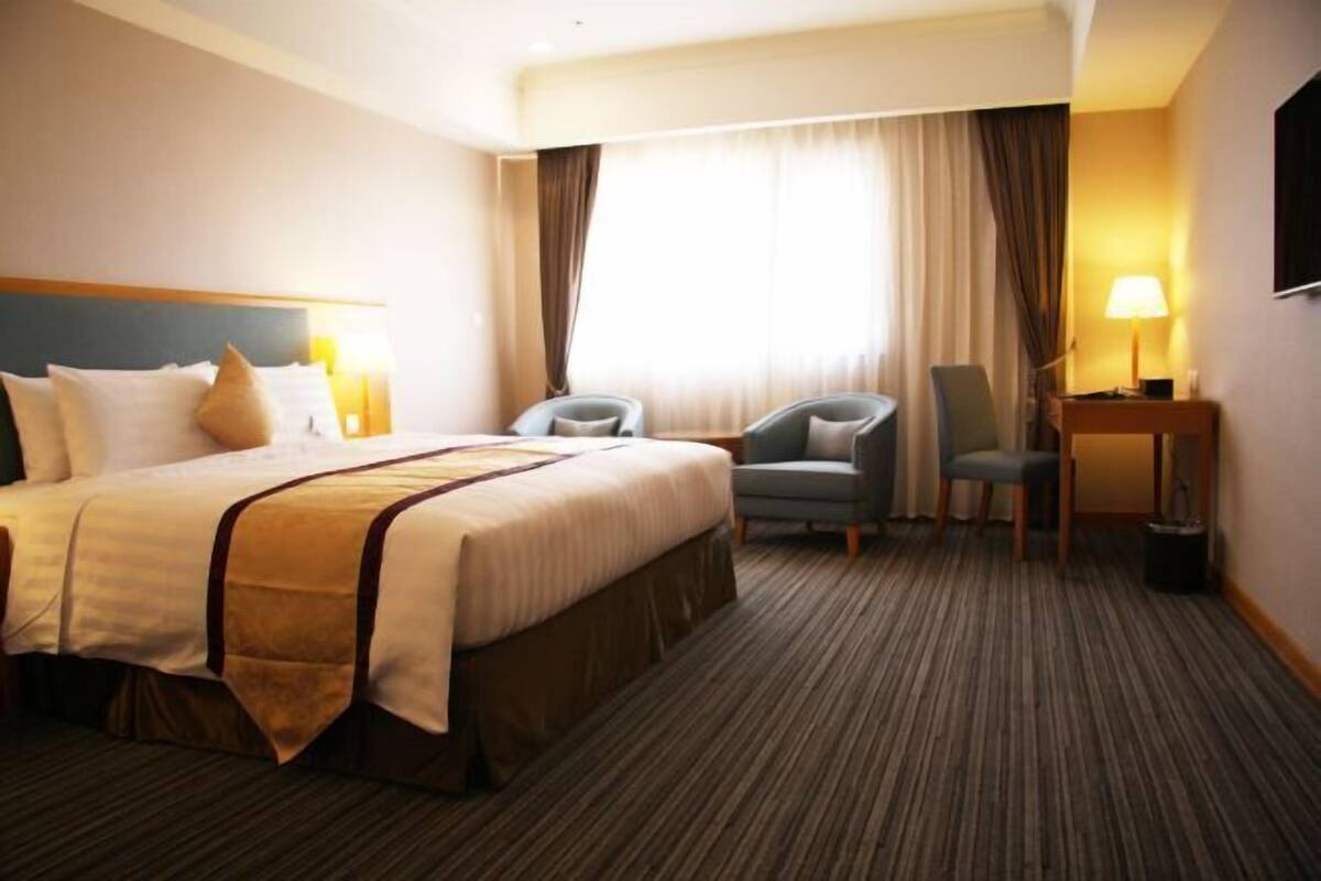 Down duvets, in-room safe, laptop workspace, blackout curtains